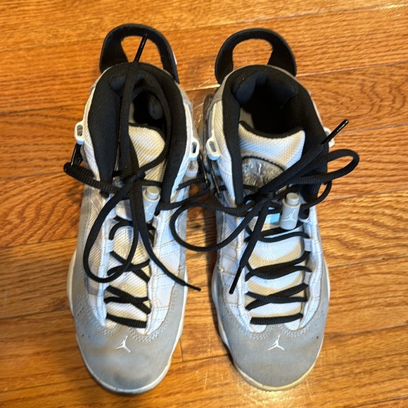 Only worn a handful of times. Very cool air Jordan’s. Boys size 4. - Picture 5 of 8